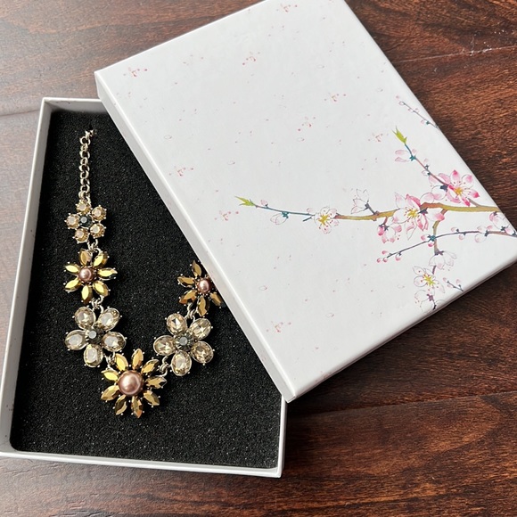 Mtstyle Bling Costume Statement Necklace for Women - Picture 7 of 9